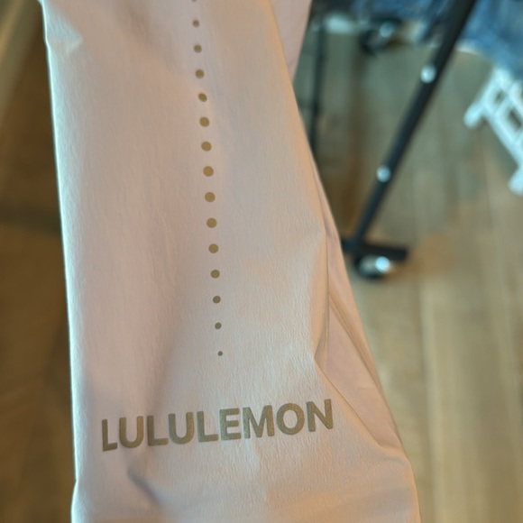 Lululemon Fast and Free Winbreaker size 10-pastel blue - Picture 9 of 15